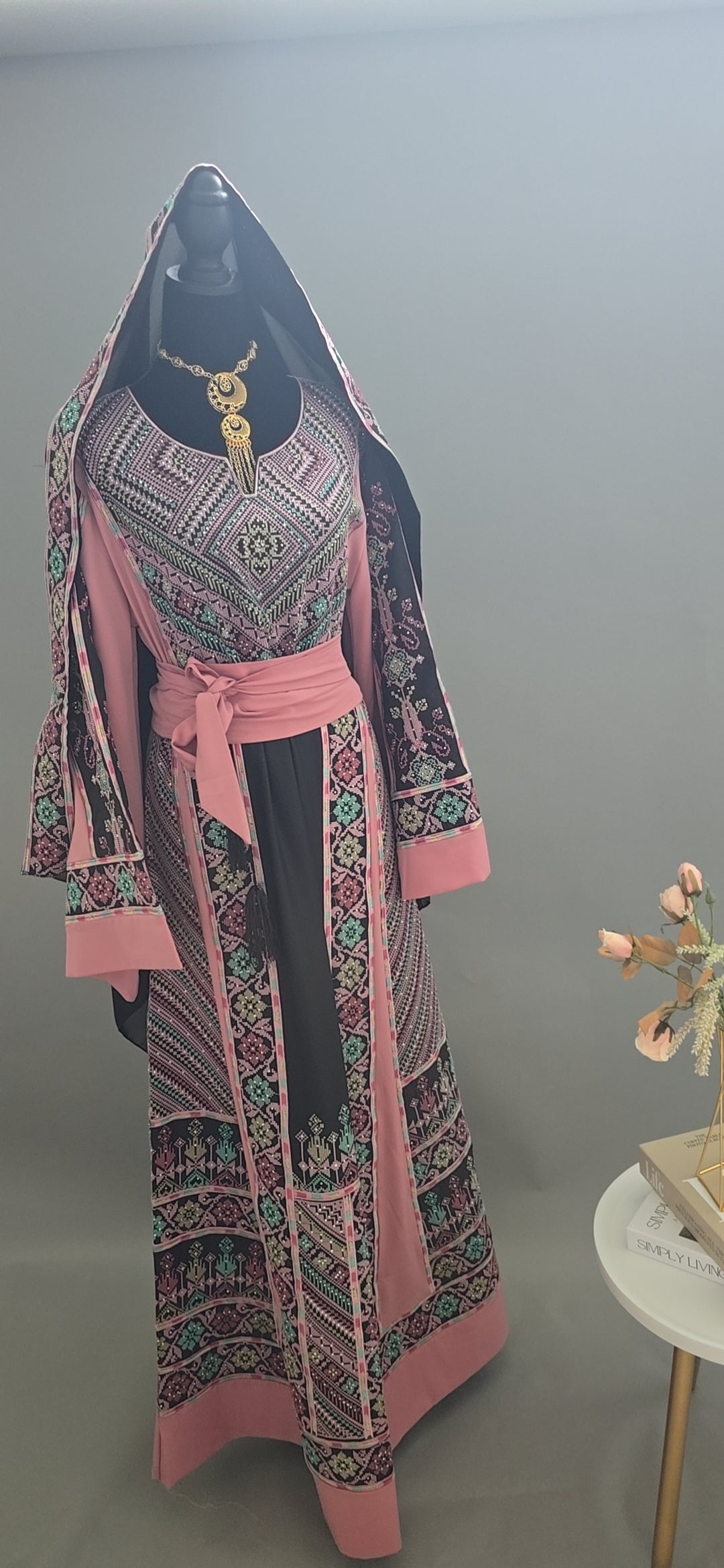 Luxury Palestinian Embroidered Thoub with Matching Hooded Scarf – Black & Dusty Pink