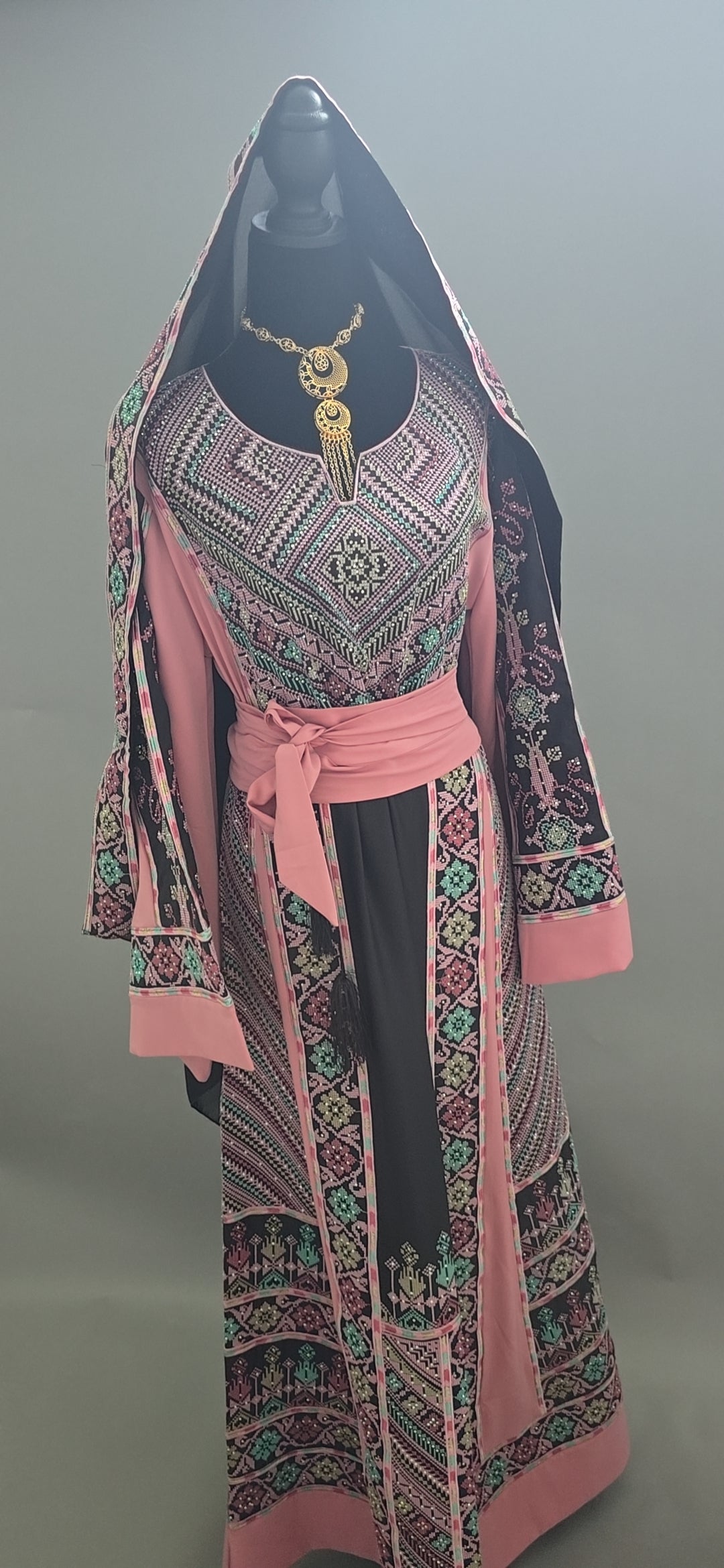 Luxury Palestinian Embroidered Thoub with Matching Hooded Scarf – Black & Dusty Pink